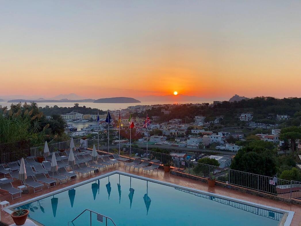 איסקיה Hotel Don Pedro מראה חיצוני תמונה